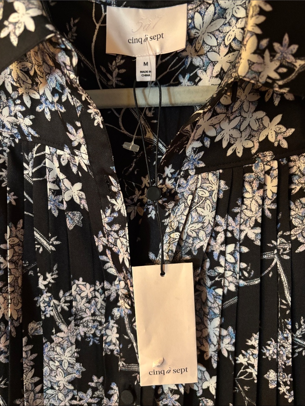 NEW cinq a sept Black Floral Pleated Button-Up  Swing Blouse - Picture 2 of 5